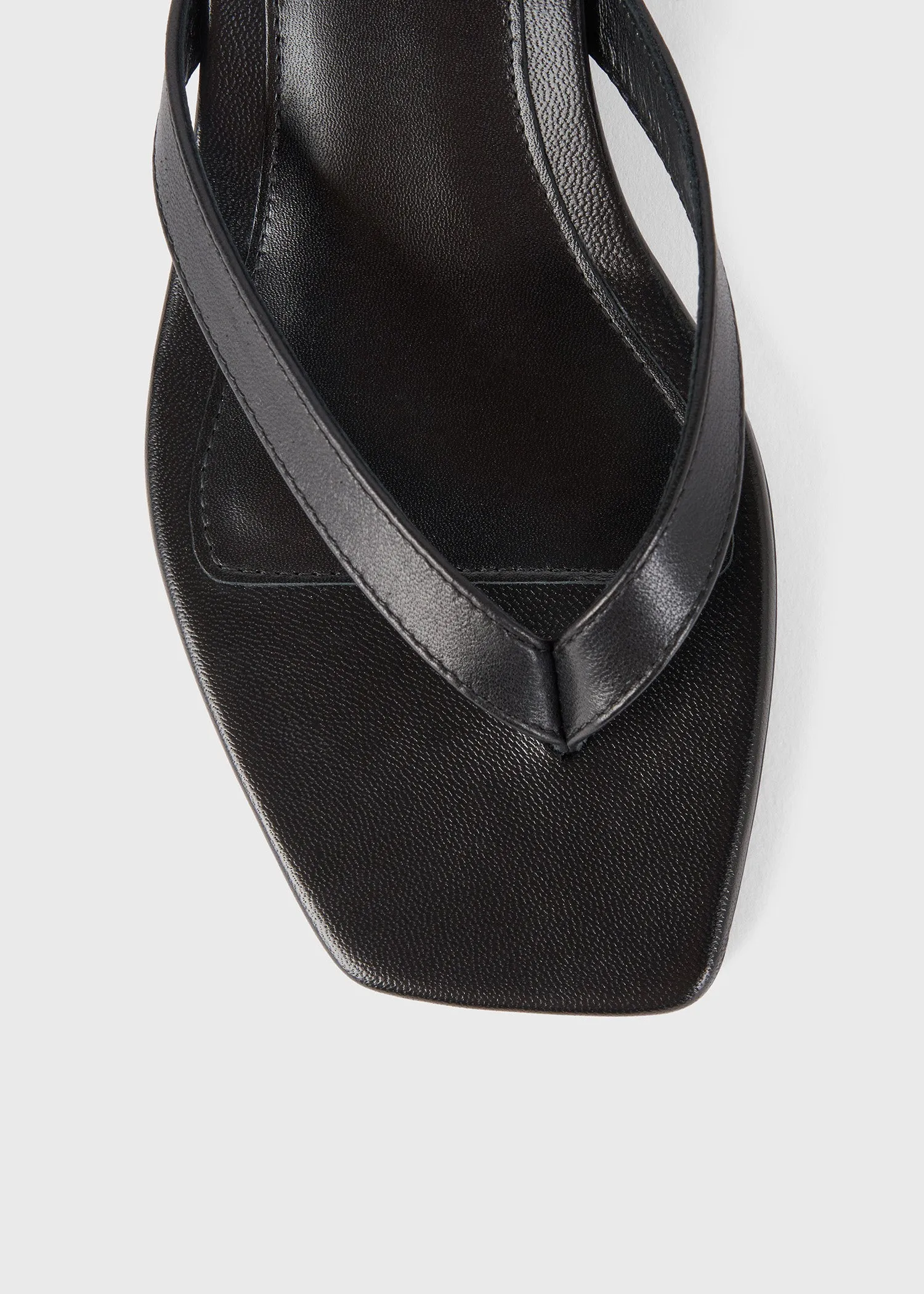 Leather heeled flip flops black