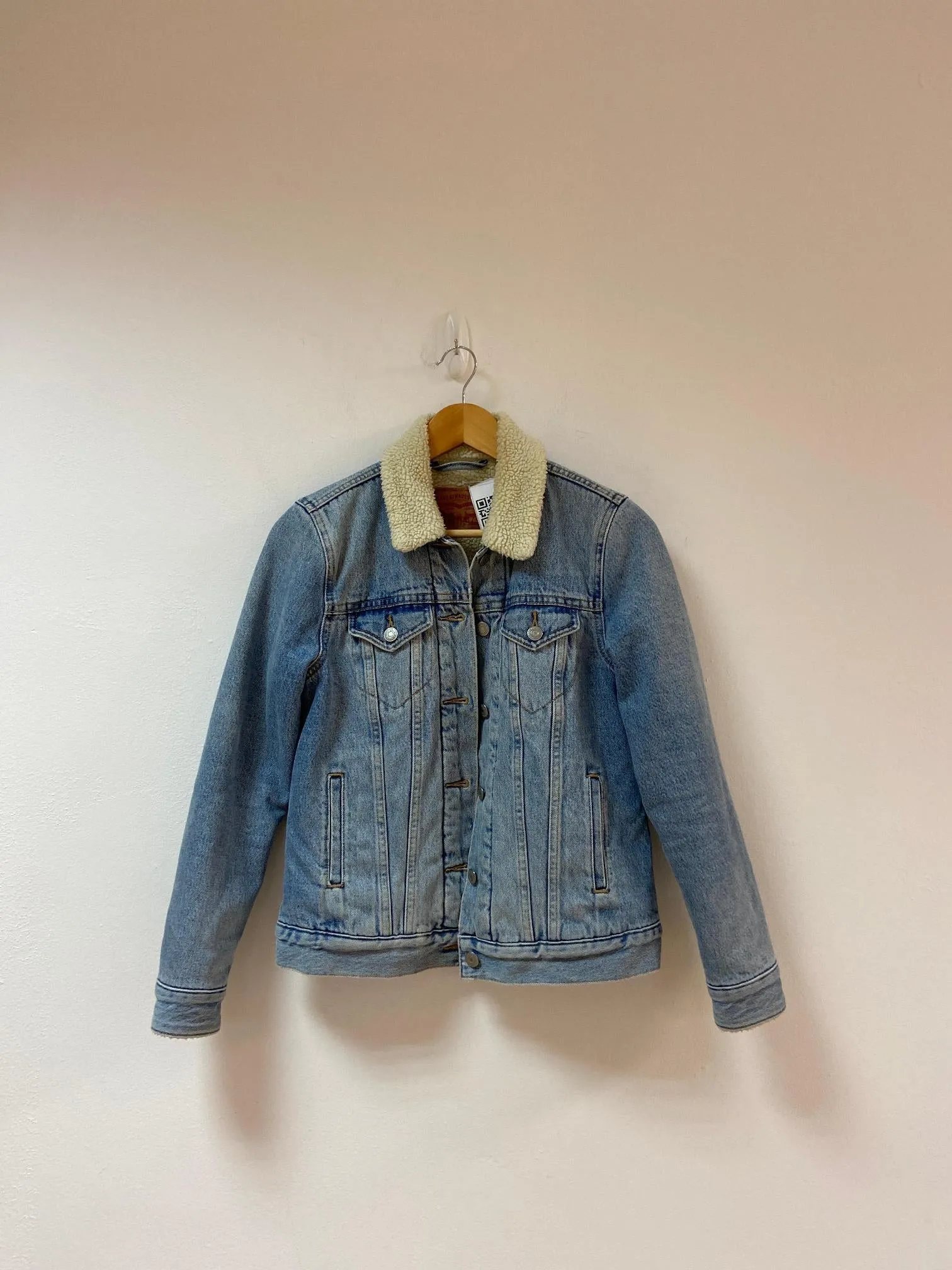 Light wash sherpa denim jacket, Levi's, Size 6