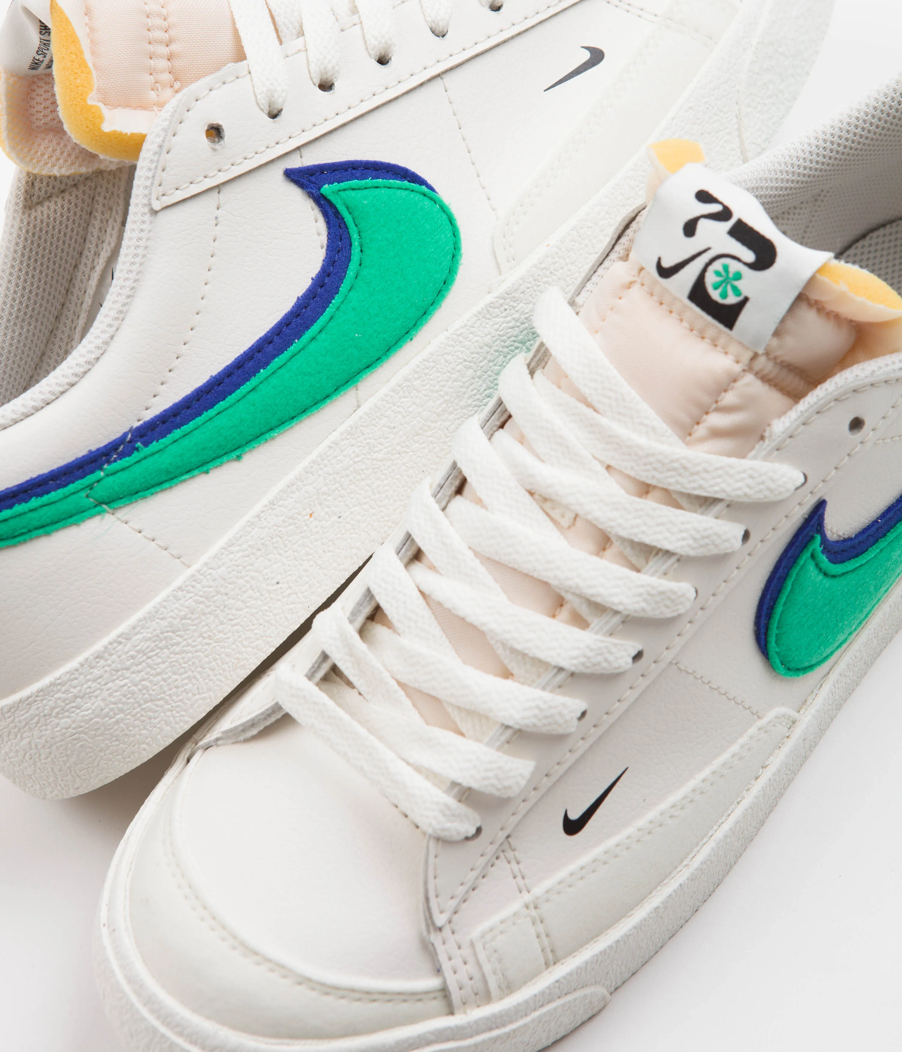 Nike Blazer Low '77 SE Shoes - Phantom / Stadium Green - Old Royal - Black