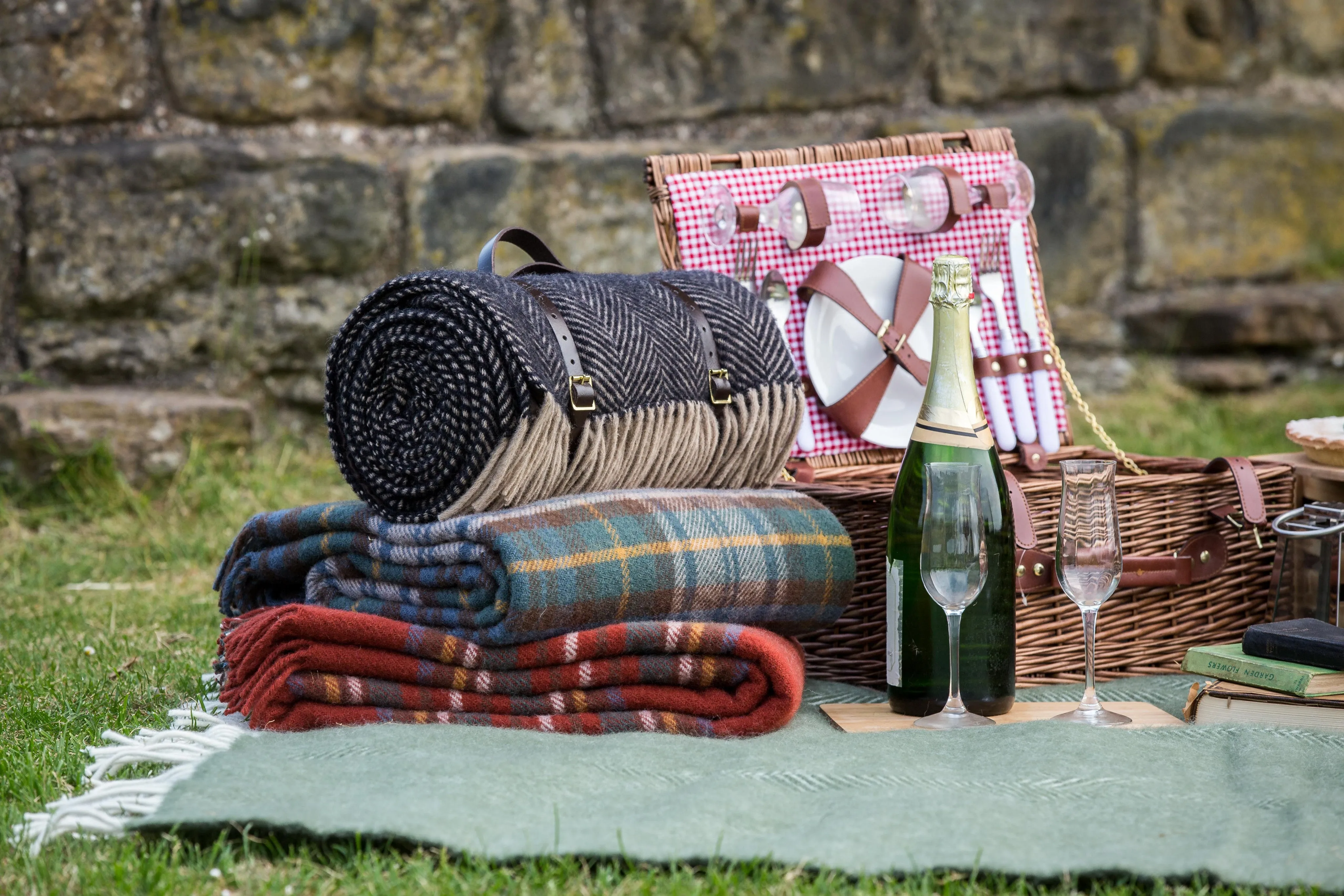 Polo Picnic Rug Blanket Herringbone Vintage/Brown with Leather Straps - Beautiful Tweedmill