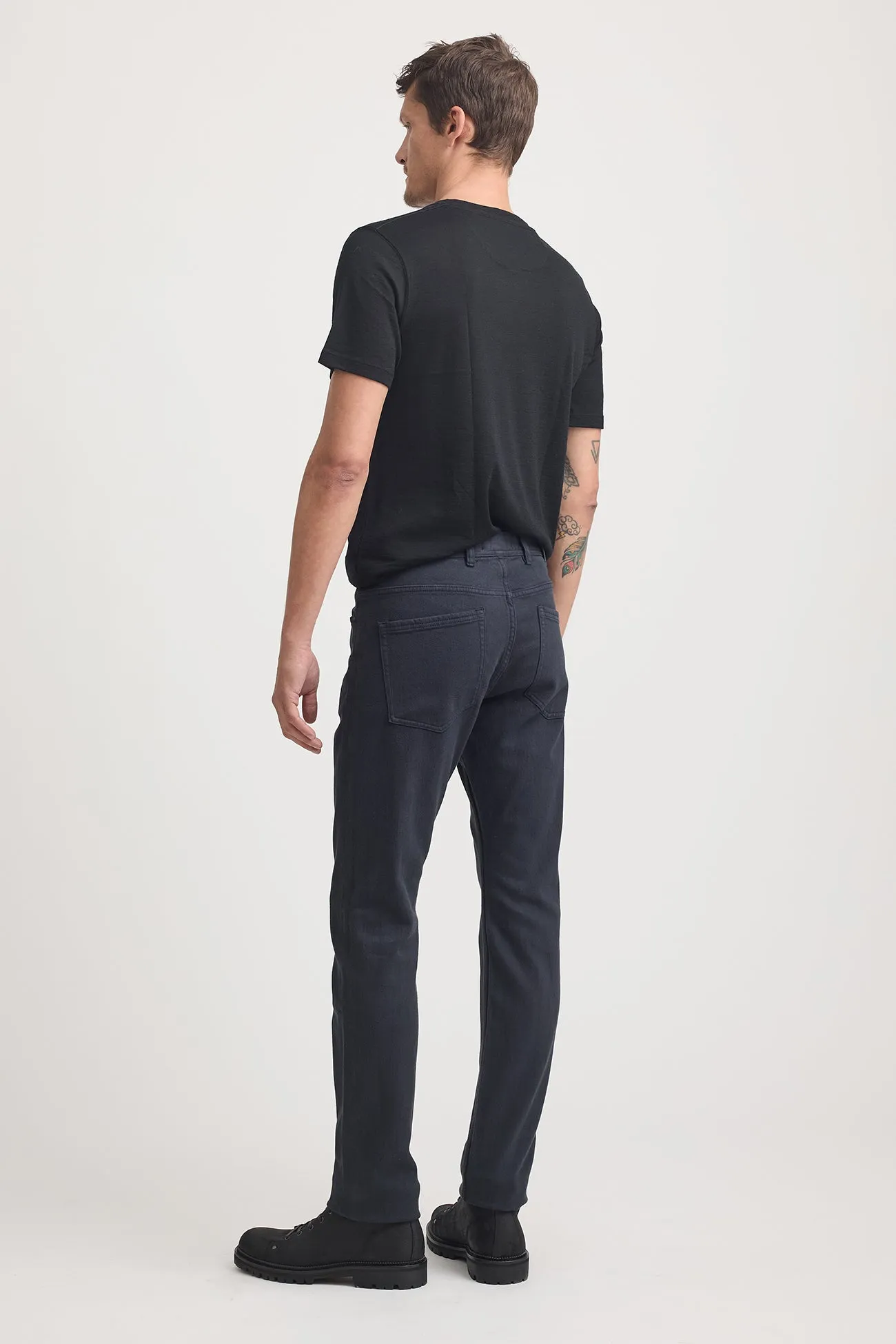 REGULAR STRAIGHT LEG JEAN