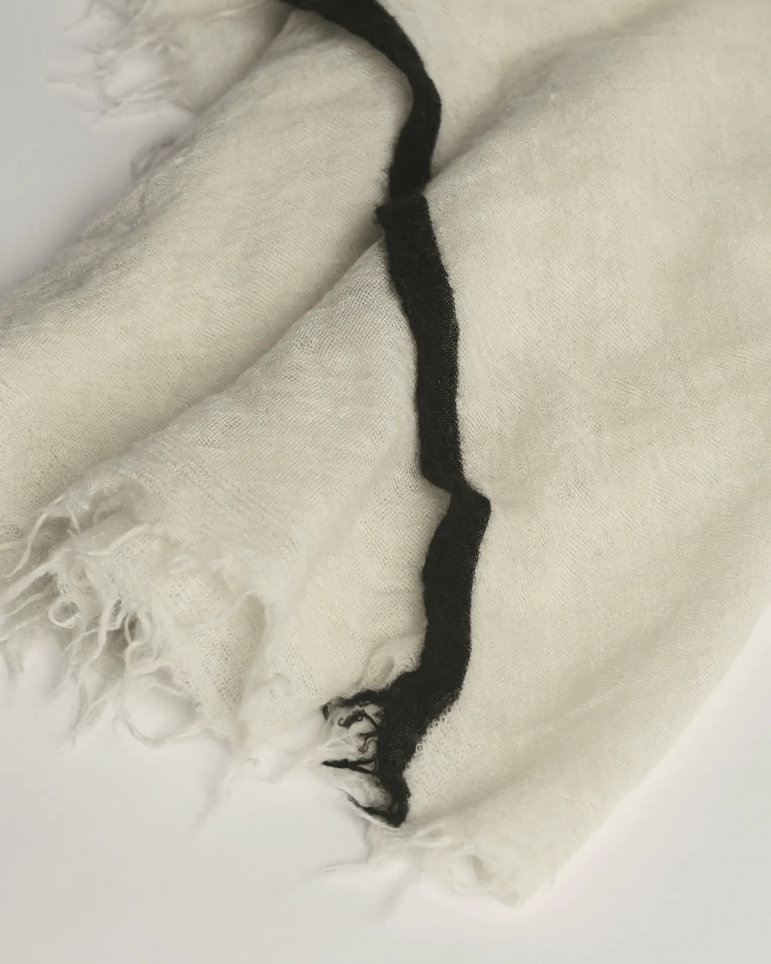 Rosa Cashmere Scarf in Milk X Black
